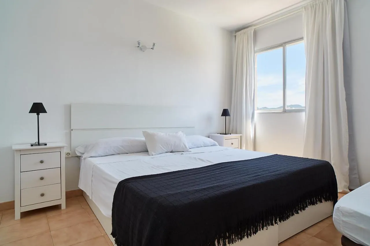 Apartamentos San Antonio Beach İspanya