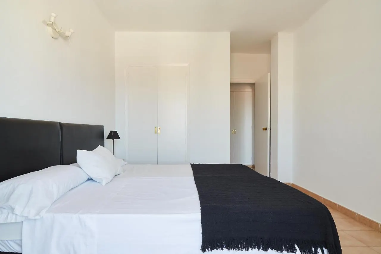 Apartamentos San Antonio Beach 3*, Sant Antoni de Portmany