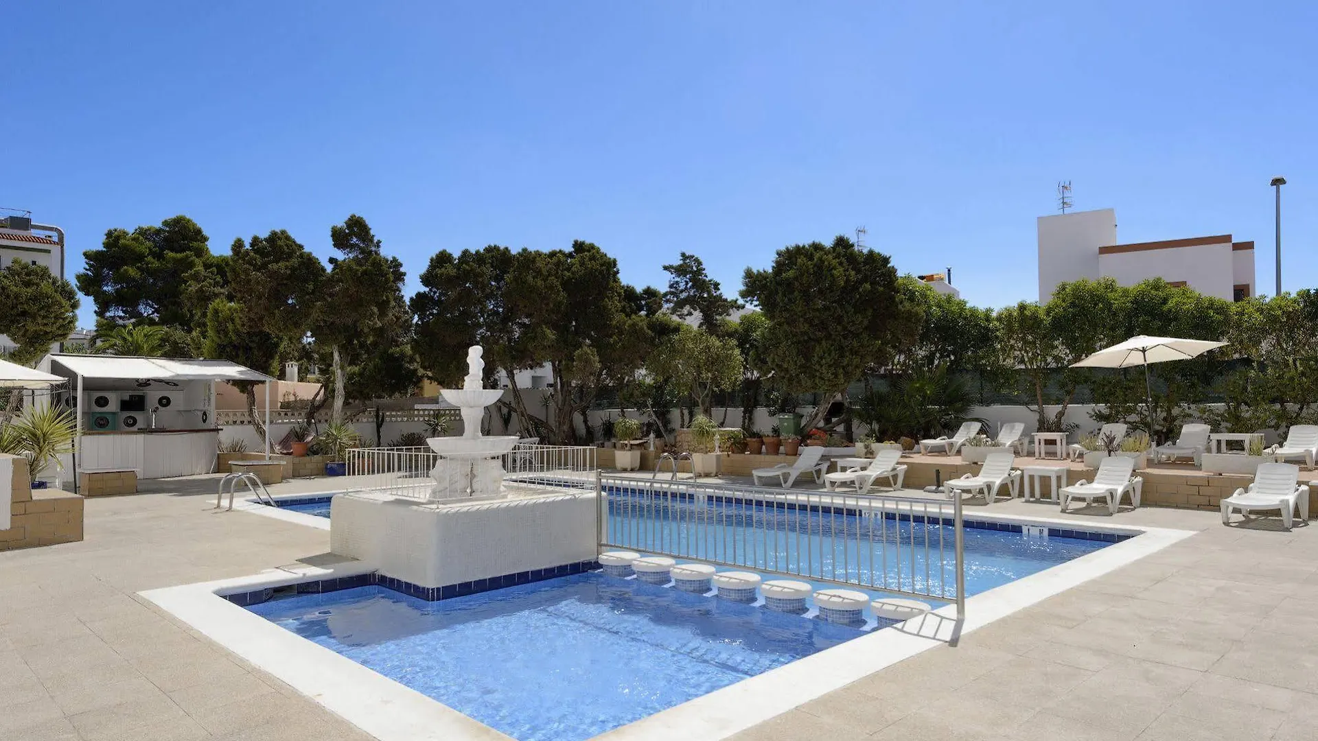 Apartamentos San Antonio Beach 3*, Sant Antoni de Portmany