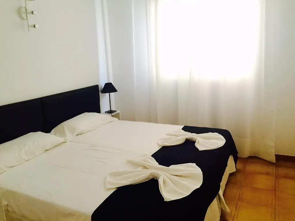Apartamentos San Antonio Beach 3*, Sant Antoni de Portmany İspanya