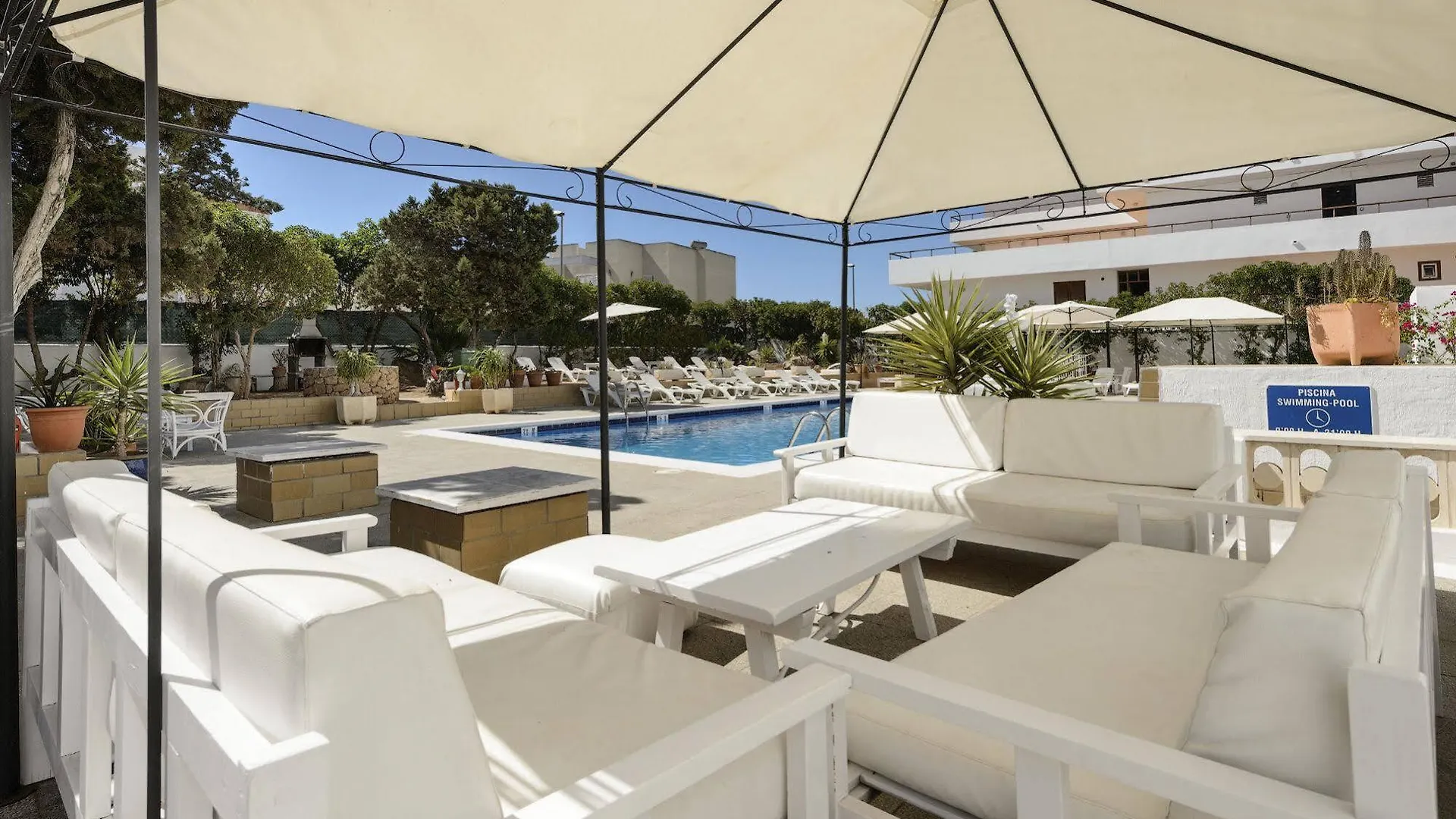 Aparthotel Apartamentos San Antonio Beach